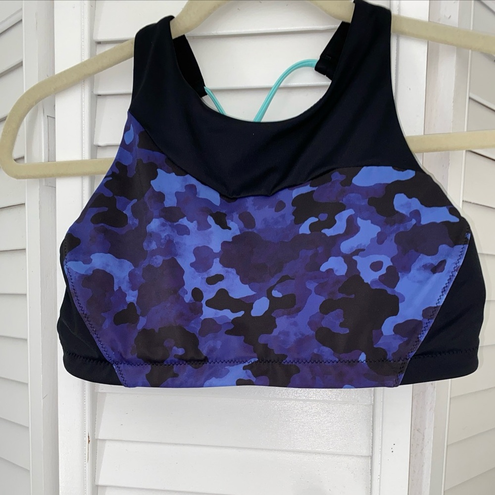 ATHLETA Women’s “Strappy Sports Bra” Size Small Blue Camo Print Padding EUC